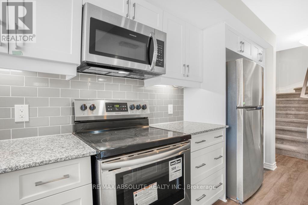Photo 11 of 621 Makwa Private, Ottawa ON