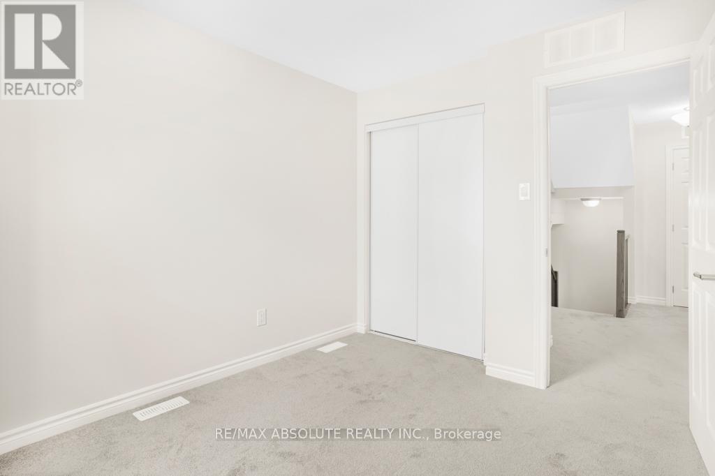 Photo 18 of 621 Makwa Private, Ottawa ON
