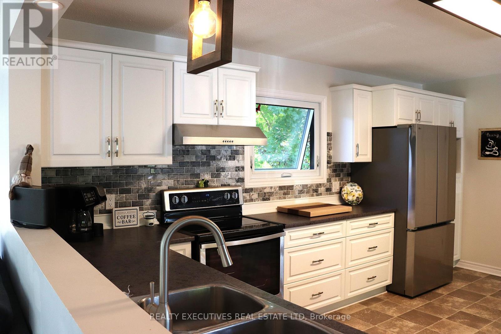 Photo 10 of 11908 Toyeshill Road, South Dundas ON