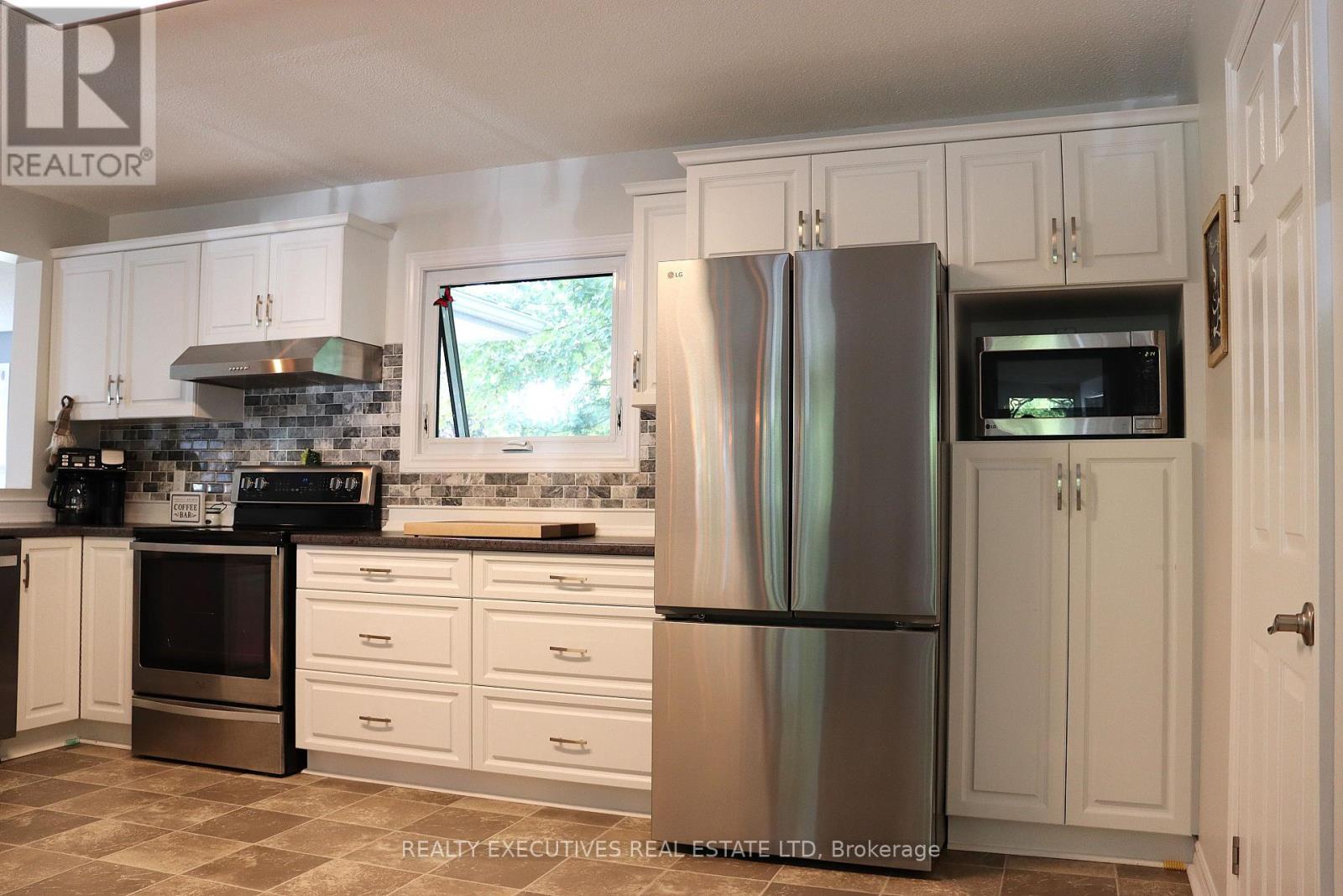 Photo 12 of 11908 Toyeshill Road, South Dundas ON