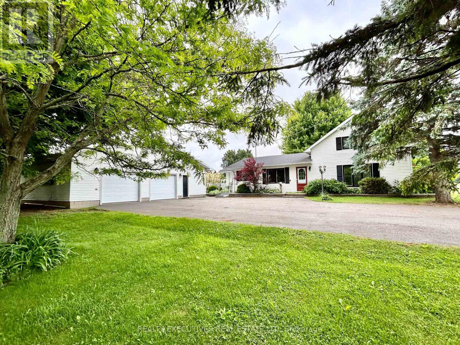 Photo 3 of 11908 Toyeshill Road, South Dundas ON