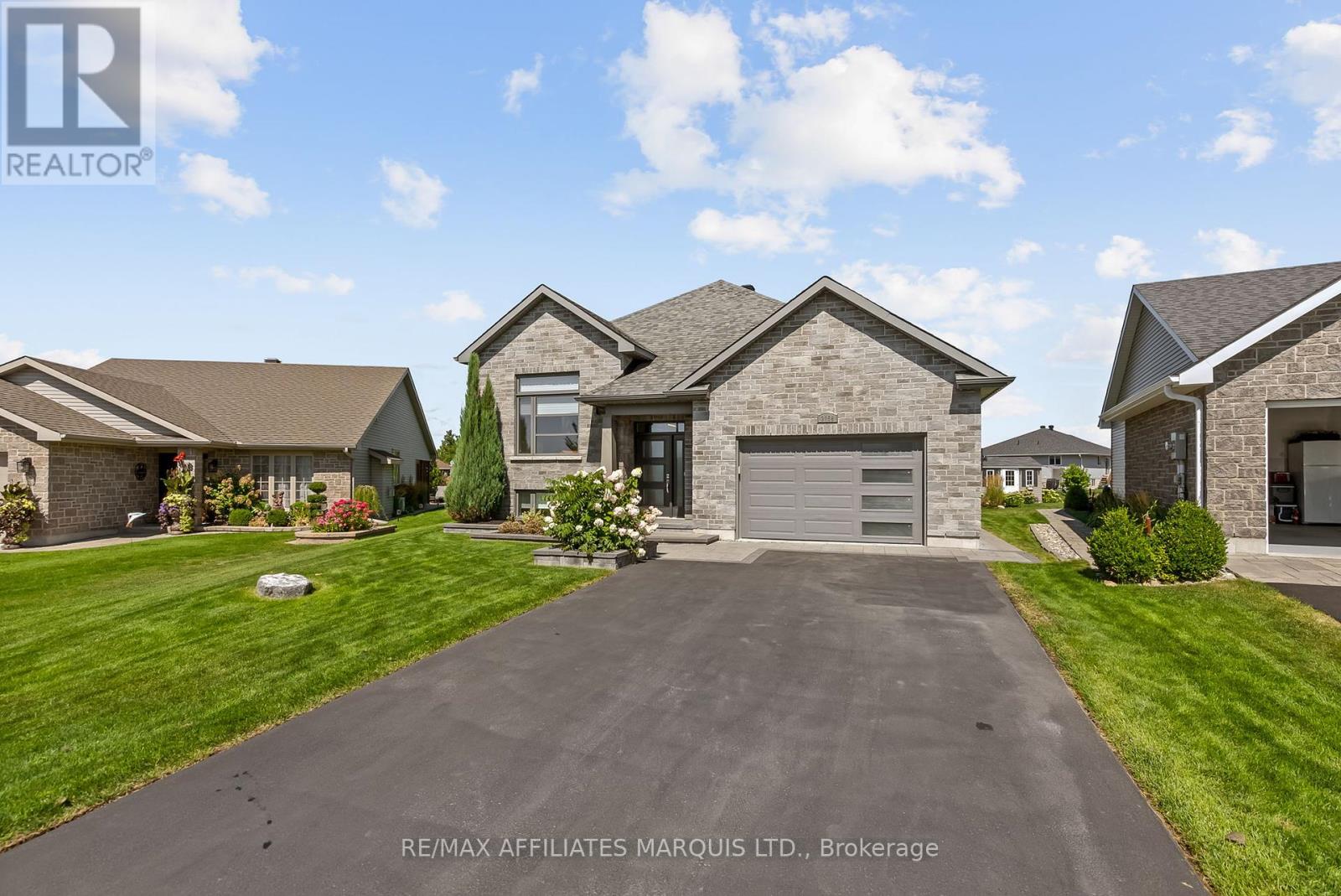 Photo 2 of 2169 Tremblay Avenue, Cornwall ON