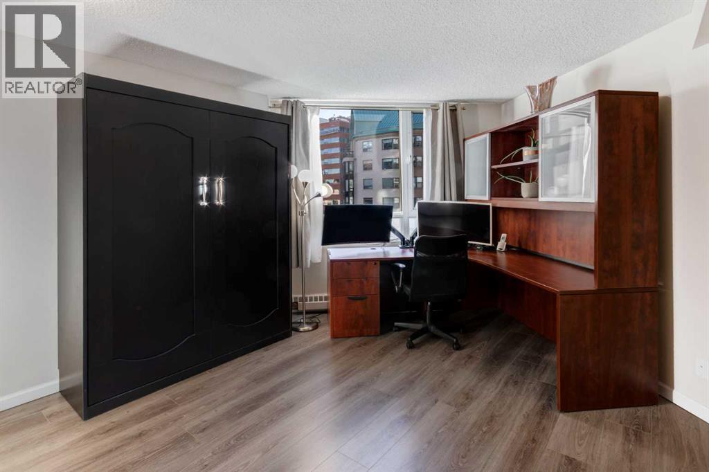 Single Family House Loft for Sale in    Avenue SW Eau Claire Calgary 