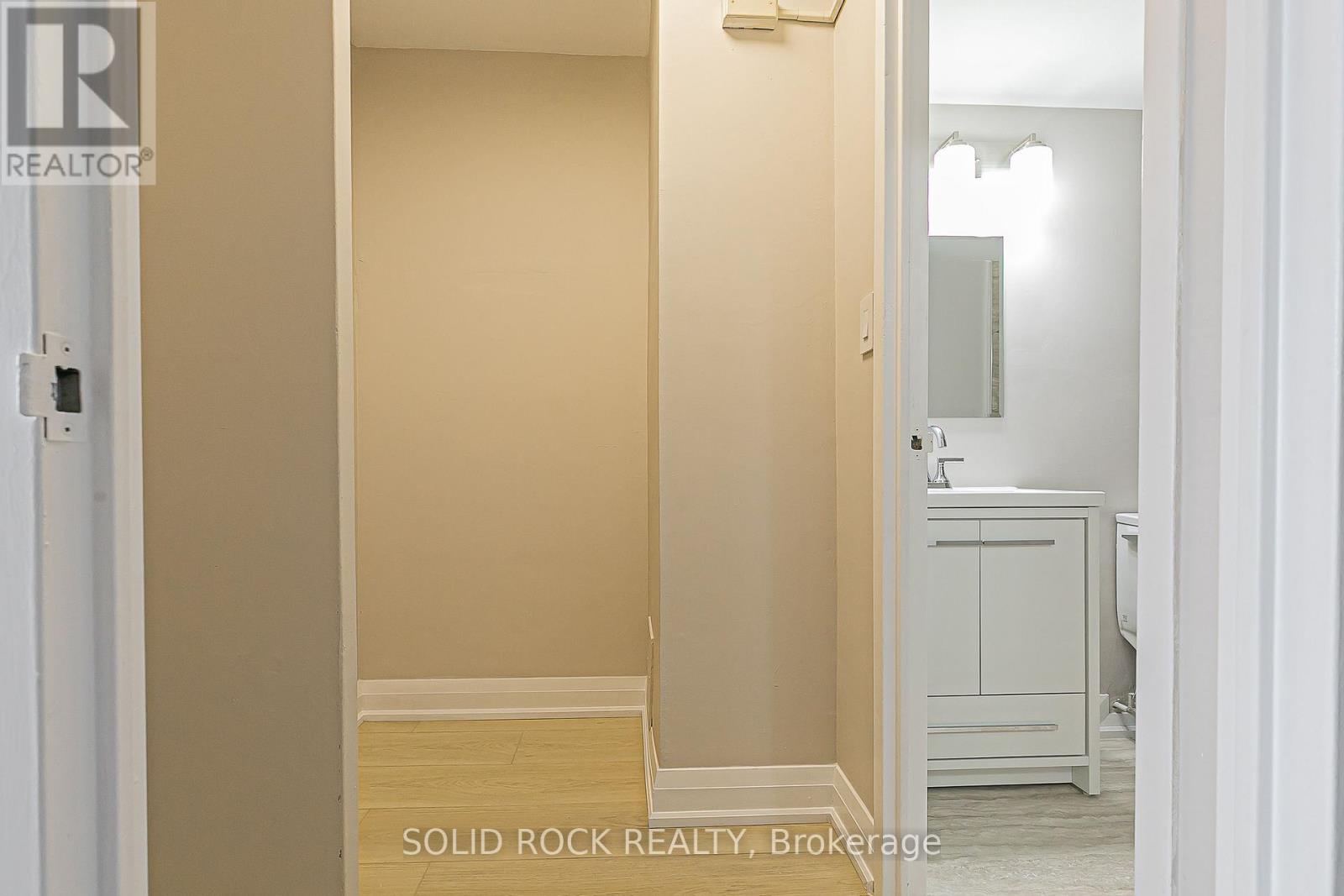 Photo 18 of 3111 40 Homewood Avenue, Toronto ON