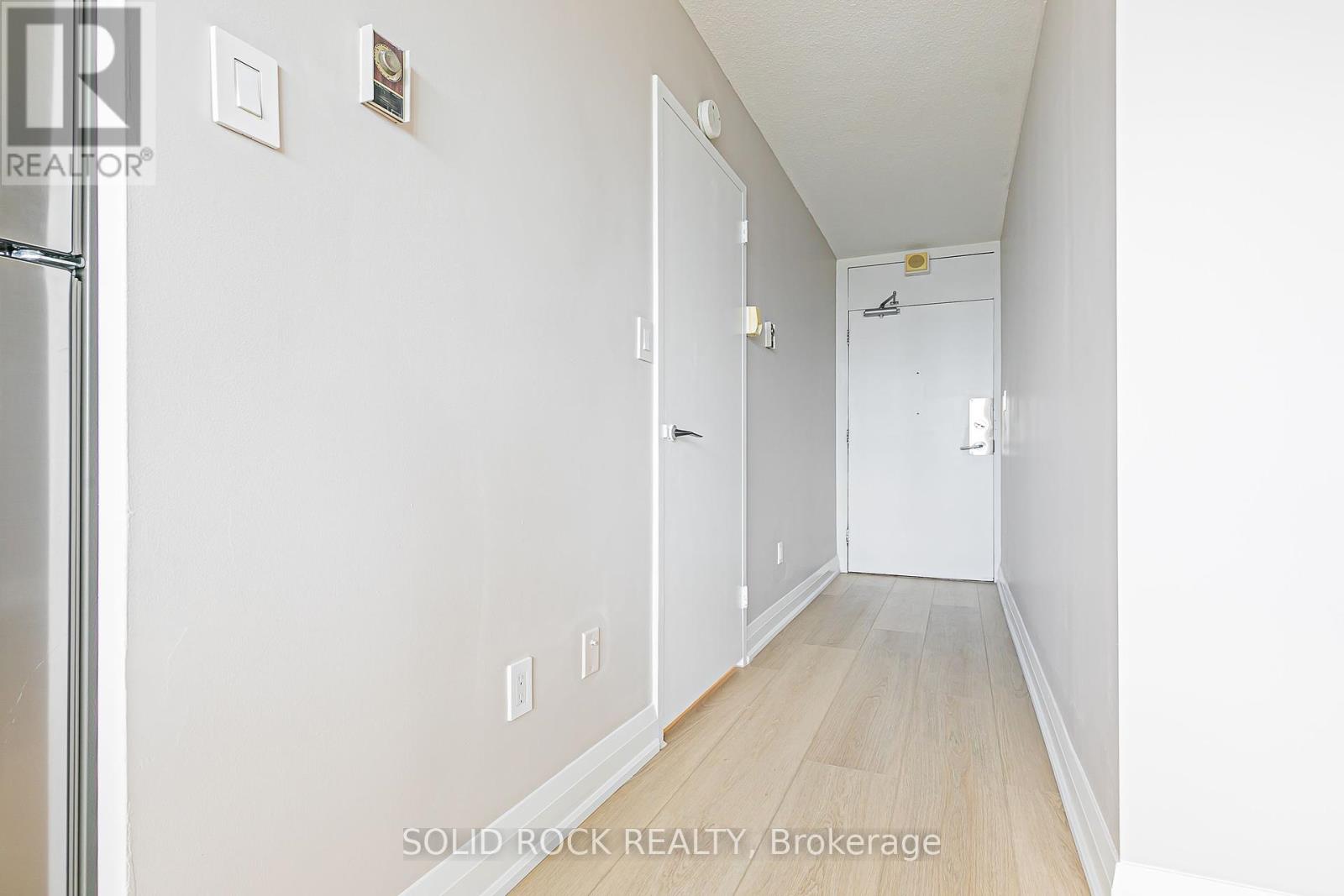 Photo 3 of 3111 40 Homewood Avenue, Toronto ON
