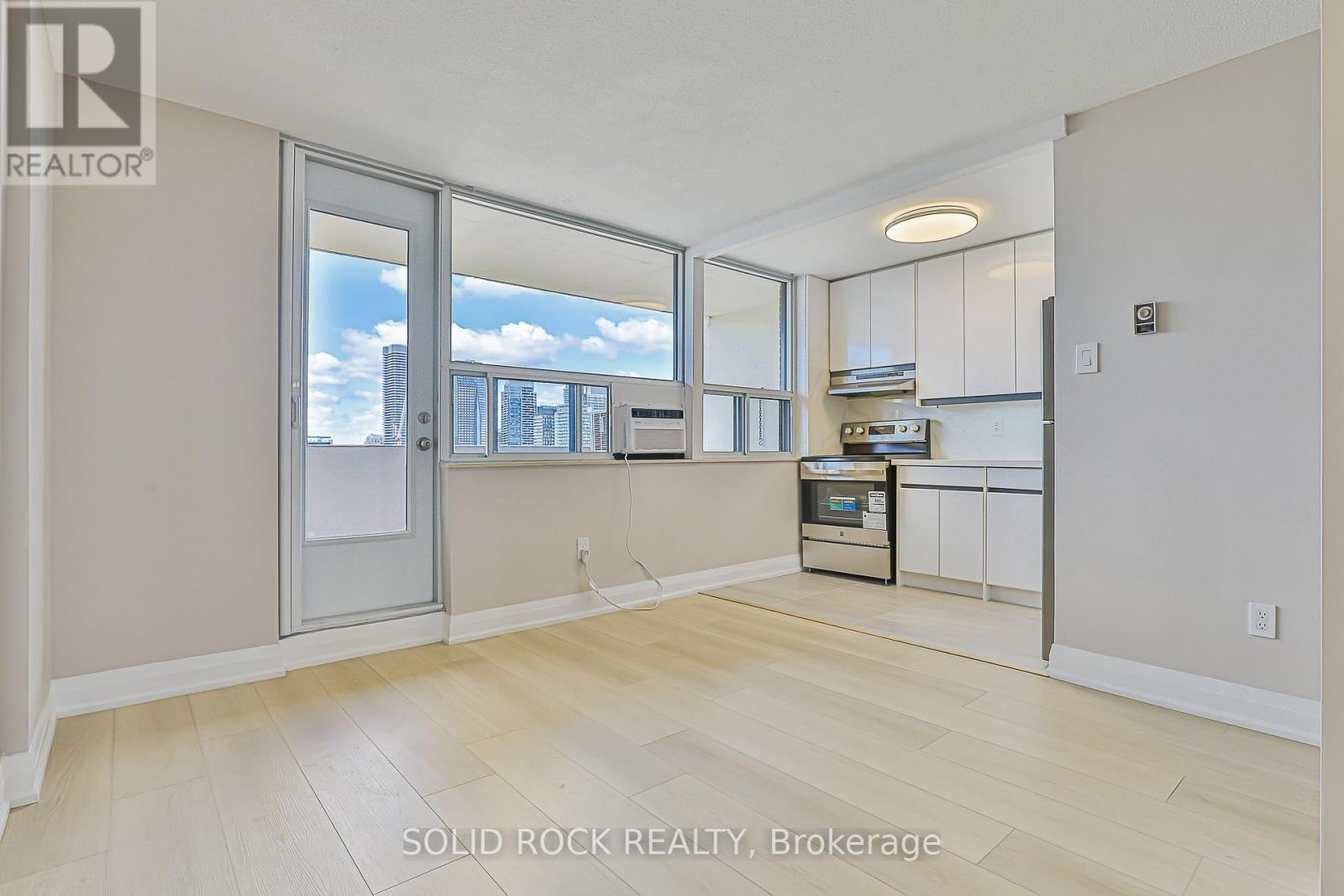 Photo 4 of 3111 40 Homewood Avenue, Toronto ON