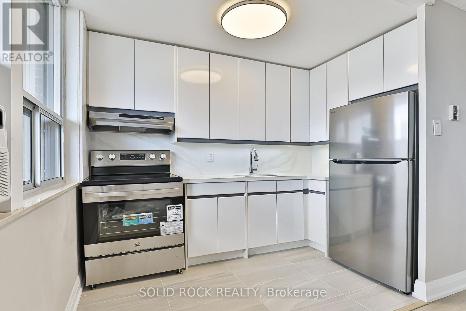 Photo 8 of 3111 40 Homewood Avenue, Toronto ON