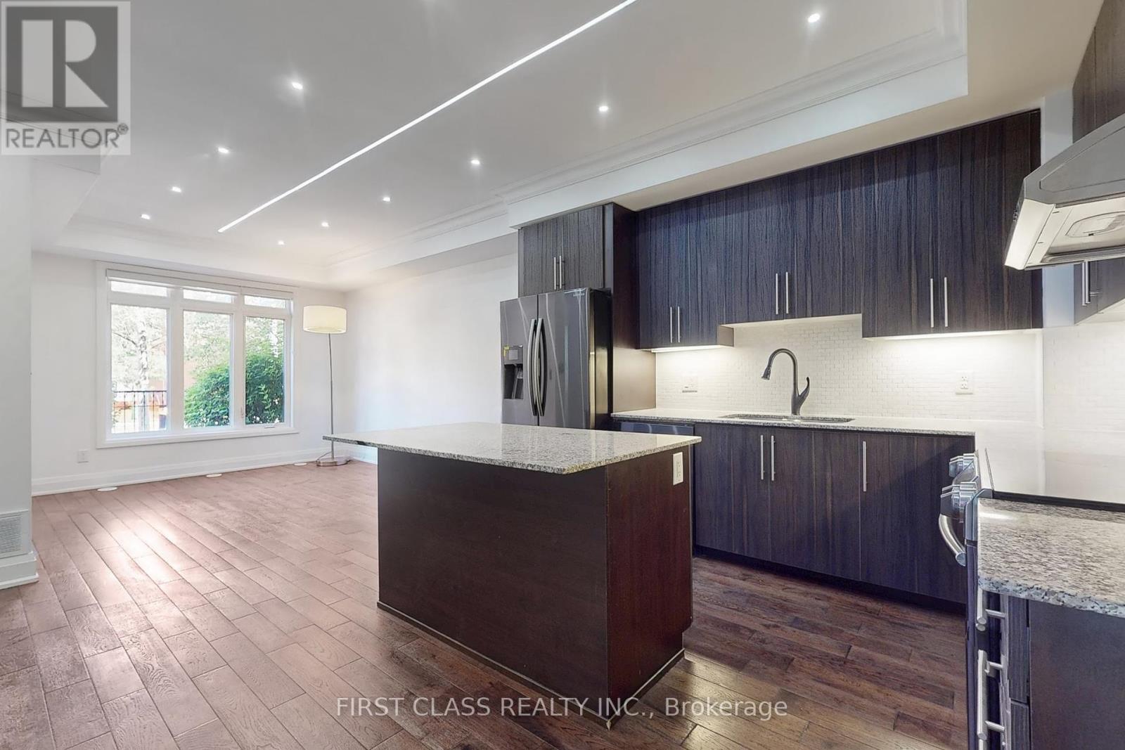 Photo 14 of Th 28 9 Oakburn Crescent, Toronto ON