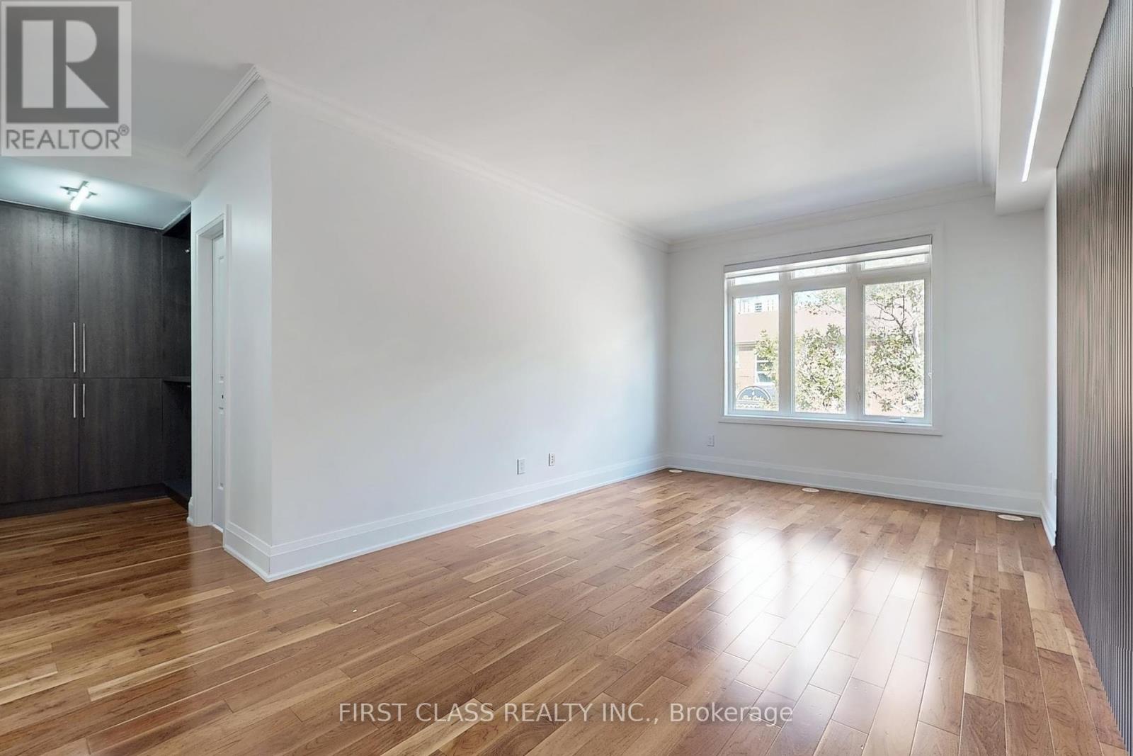 Photo 21 of Th 28 9 Oakburn Crescent, Toronto ON