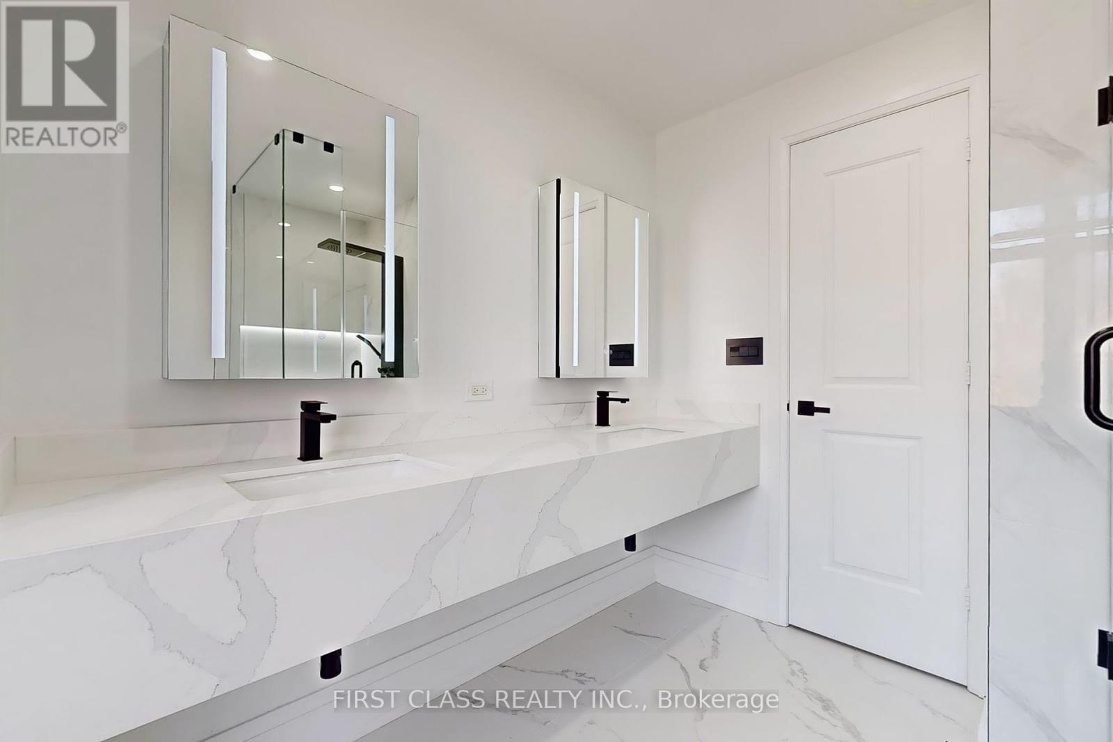 Photo 24 of Th 28 9 Oakburn Crescent, Toronto ON