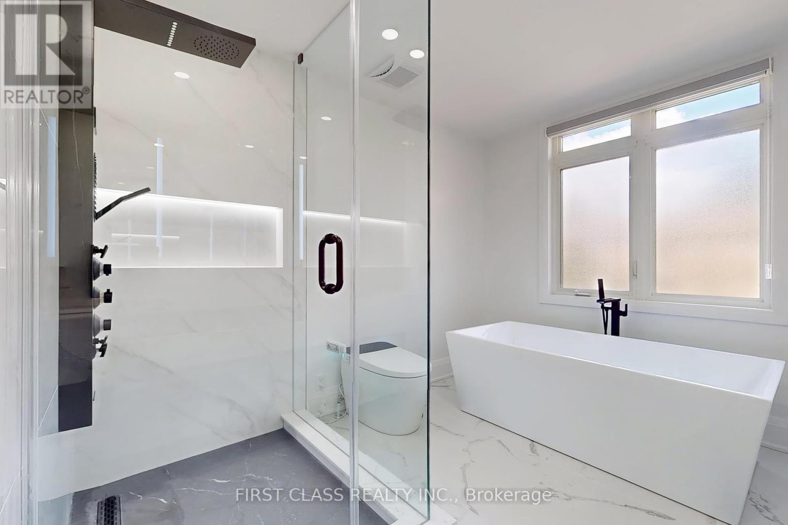 Photo 25 of Th 28 9 Oakburn Crescent, Toronto ON