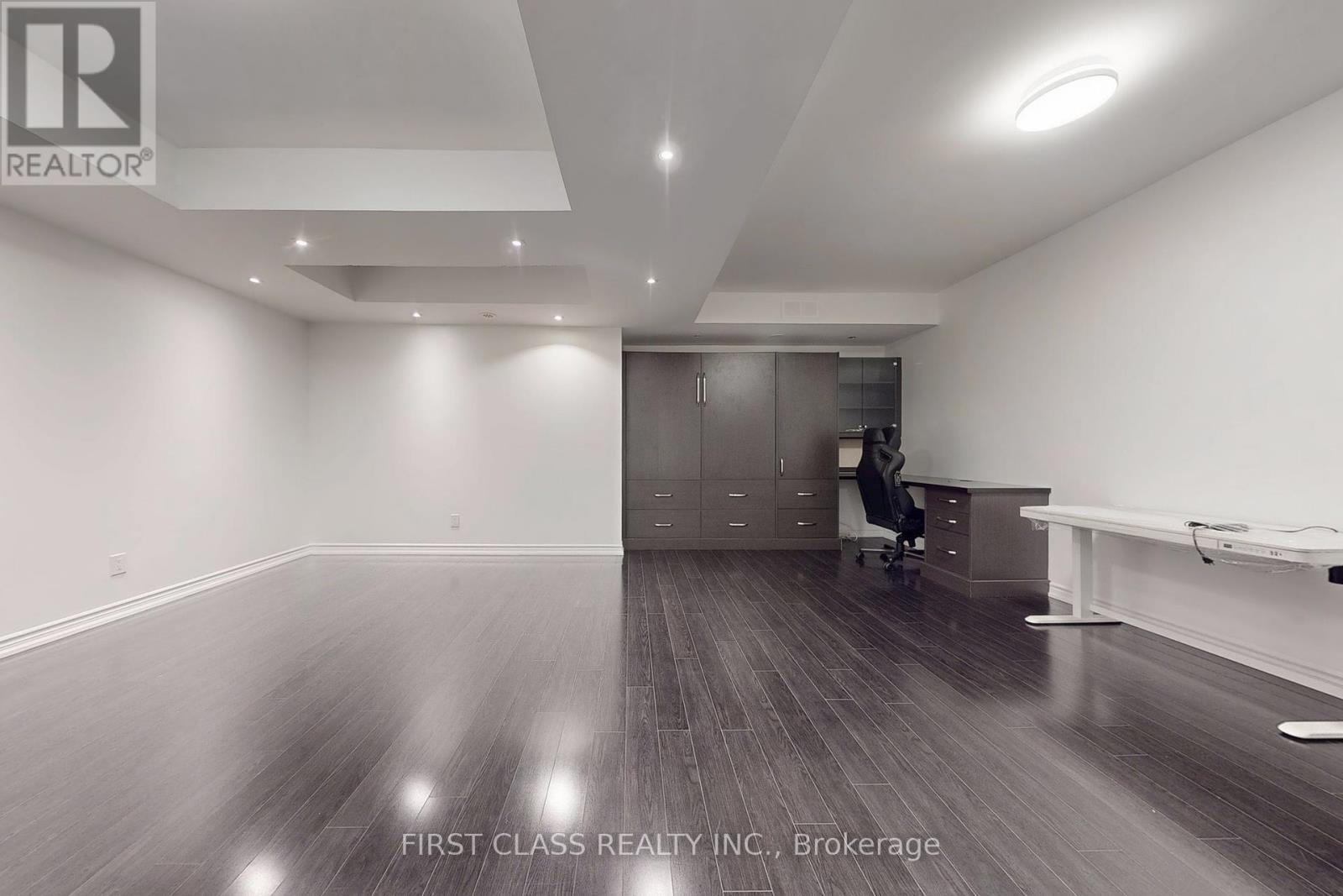 Photo 30 of Th 28 9 Oakburn Crescent, Toronto ON