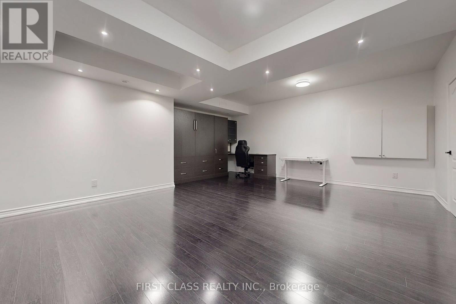 Photo 31 of Th 28 9 Oakburn Crescent, Toronto ON