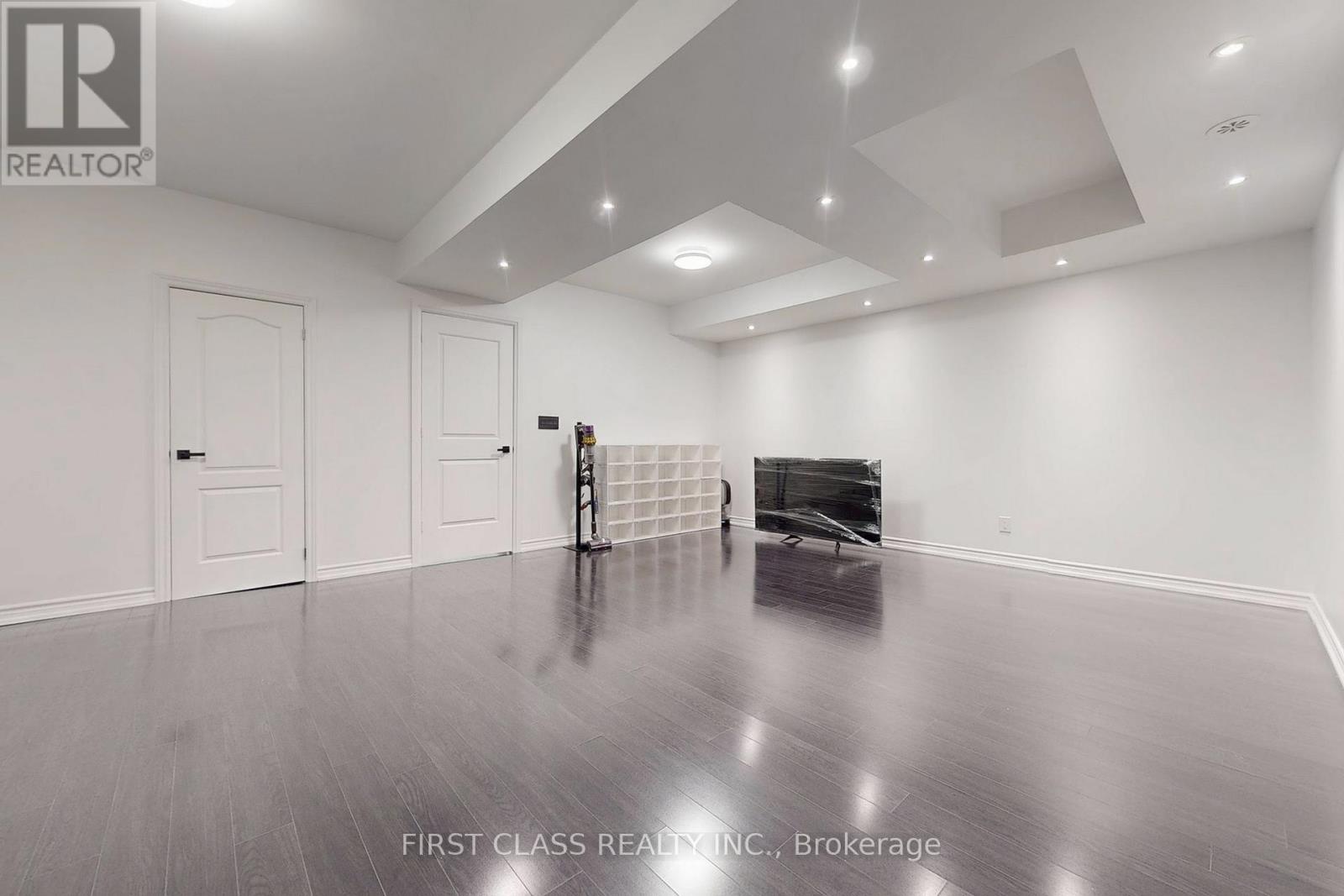 Photo 32 of Th 28 9 Oakburn Crescent, Toronto ON