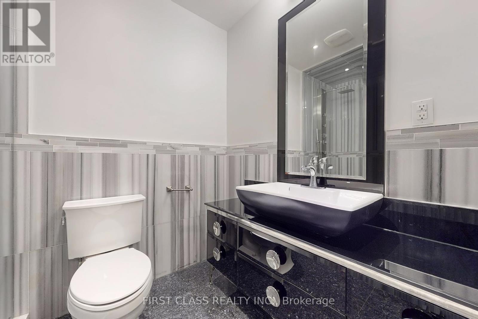 Photo 33 of Th 28 9 Oakburn Crescent, Toronto ON
