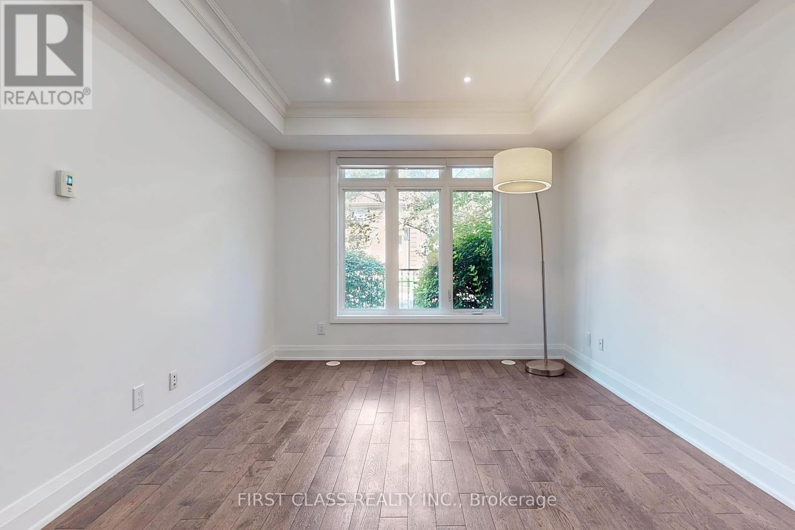 Photo 6 of Th 28 9 Oakburn Crescent, Toronto ON