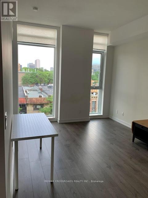 Photo 3 of 518 297 College Street, Toronto ON