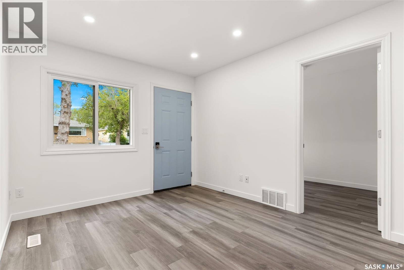 Photo 3 of 2054 Embury Street, Regina SK