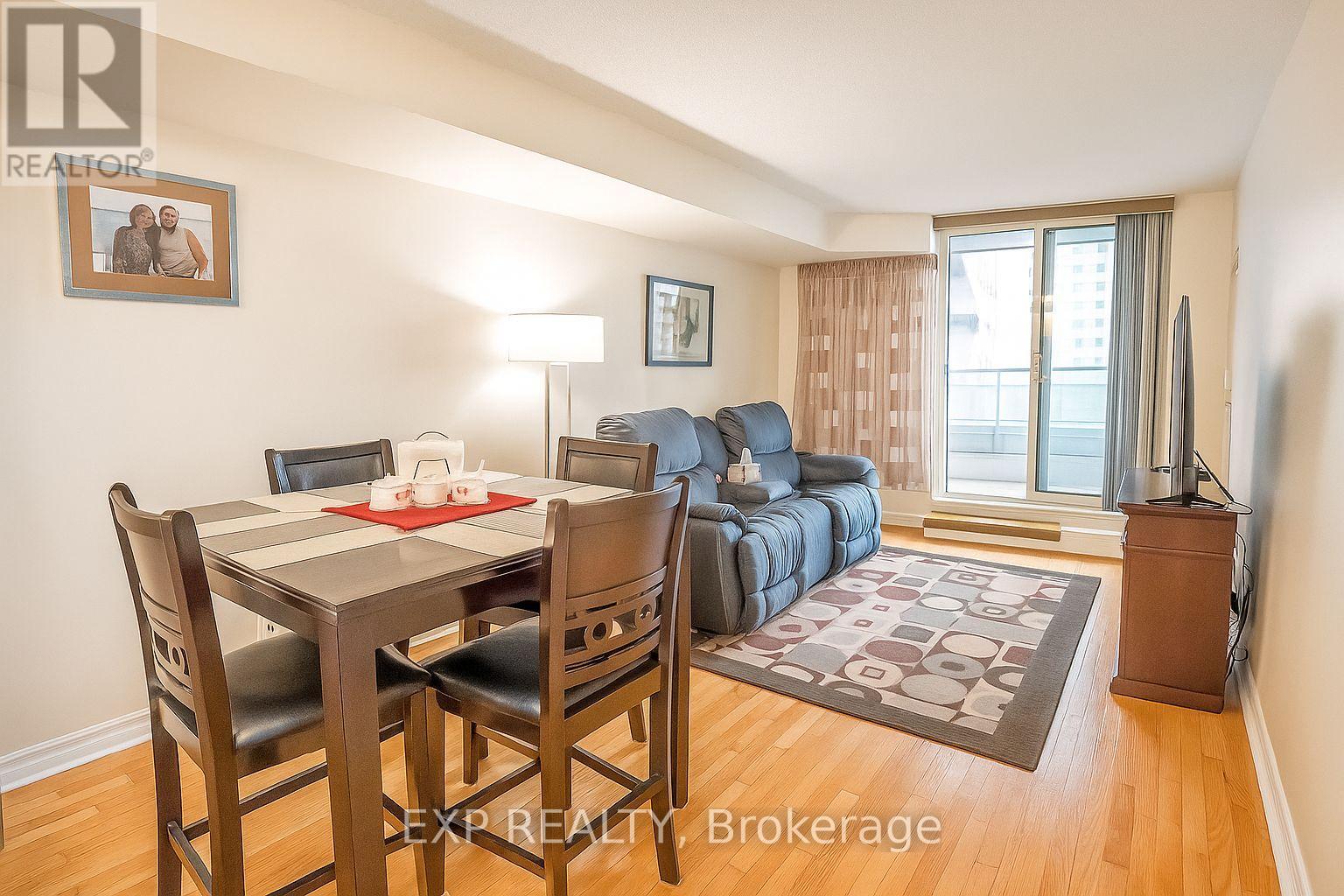 Photo 4 of 310 33 Elm Drive W, Mississauga ON
