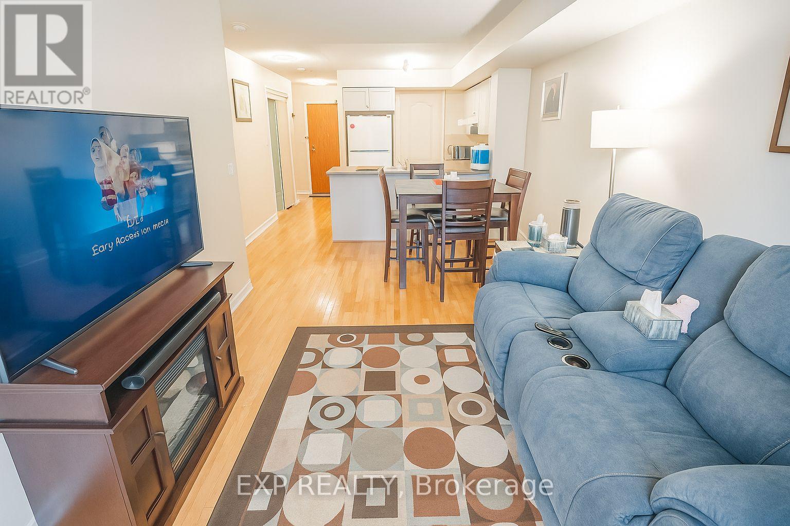Photo 5 of 310 33 Elm Drive W, Mississauga ON