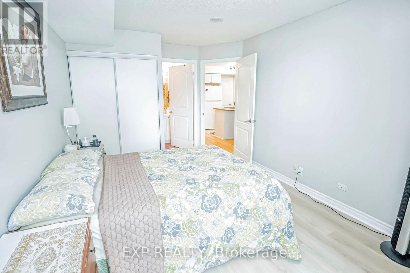 Photo 9 of 310 33 Elm Drive W, Mississauga ON