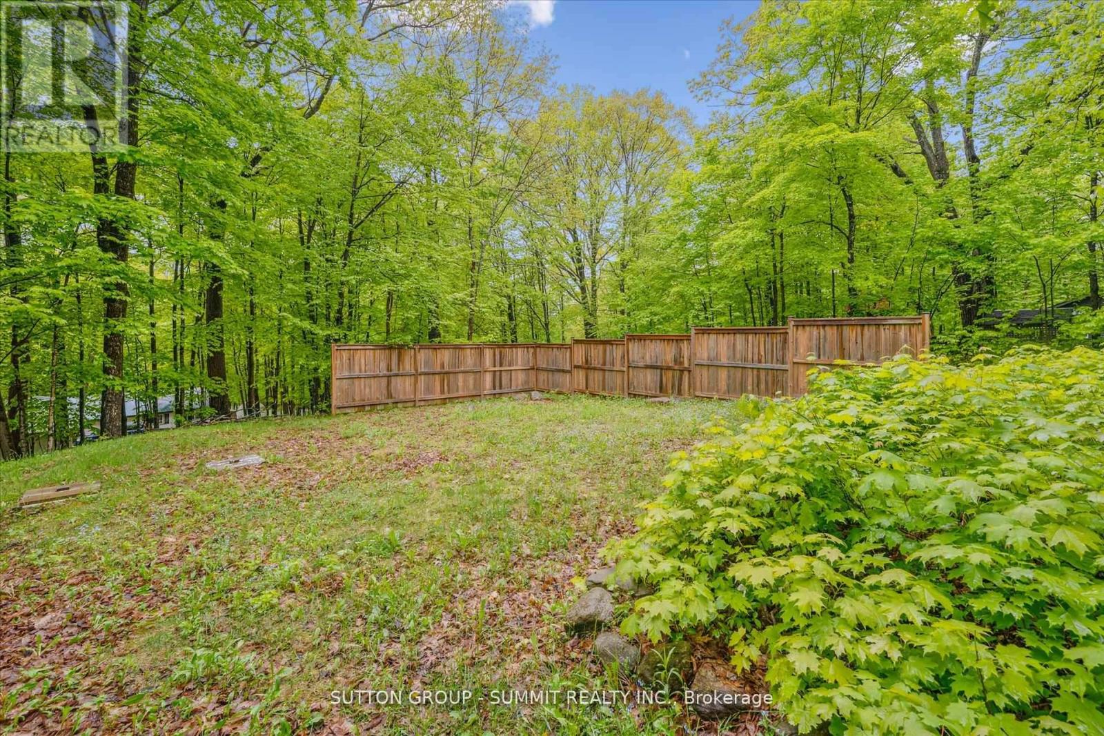 Photo 36 of 17 Sugarbush Lane, Huntsville ON