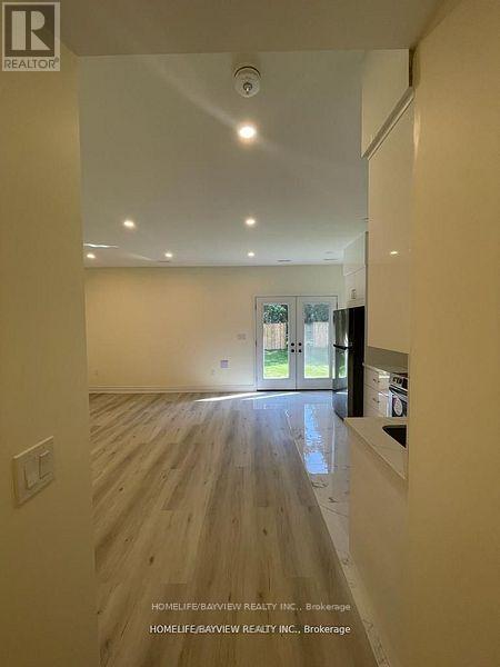 Photo 3 of 27 Direzze Court, Richmond Hill ON