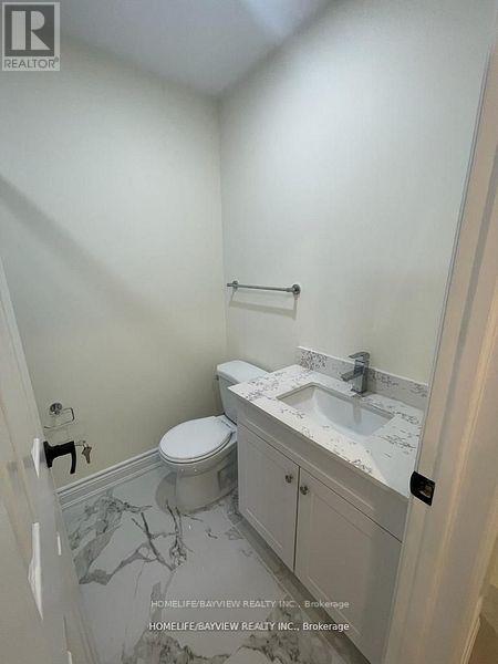Photo 8 of 27 Direzze Court, Richmond Hill ON