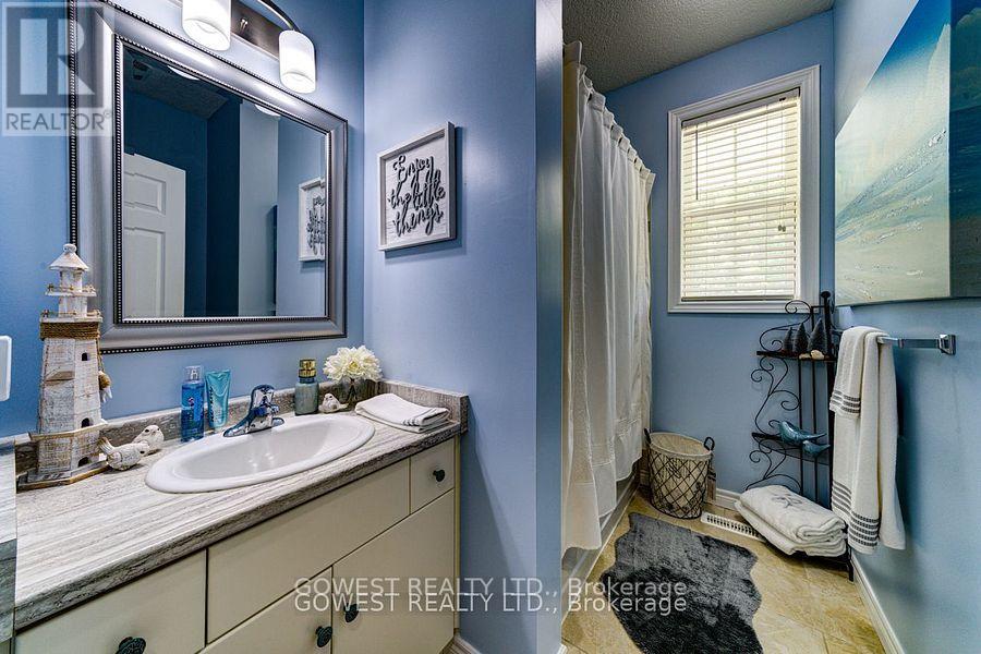 Photo 35 of 5 55th Street S, Wasaga Beach ON