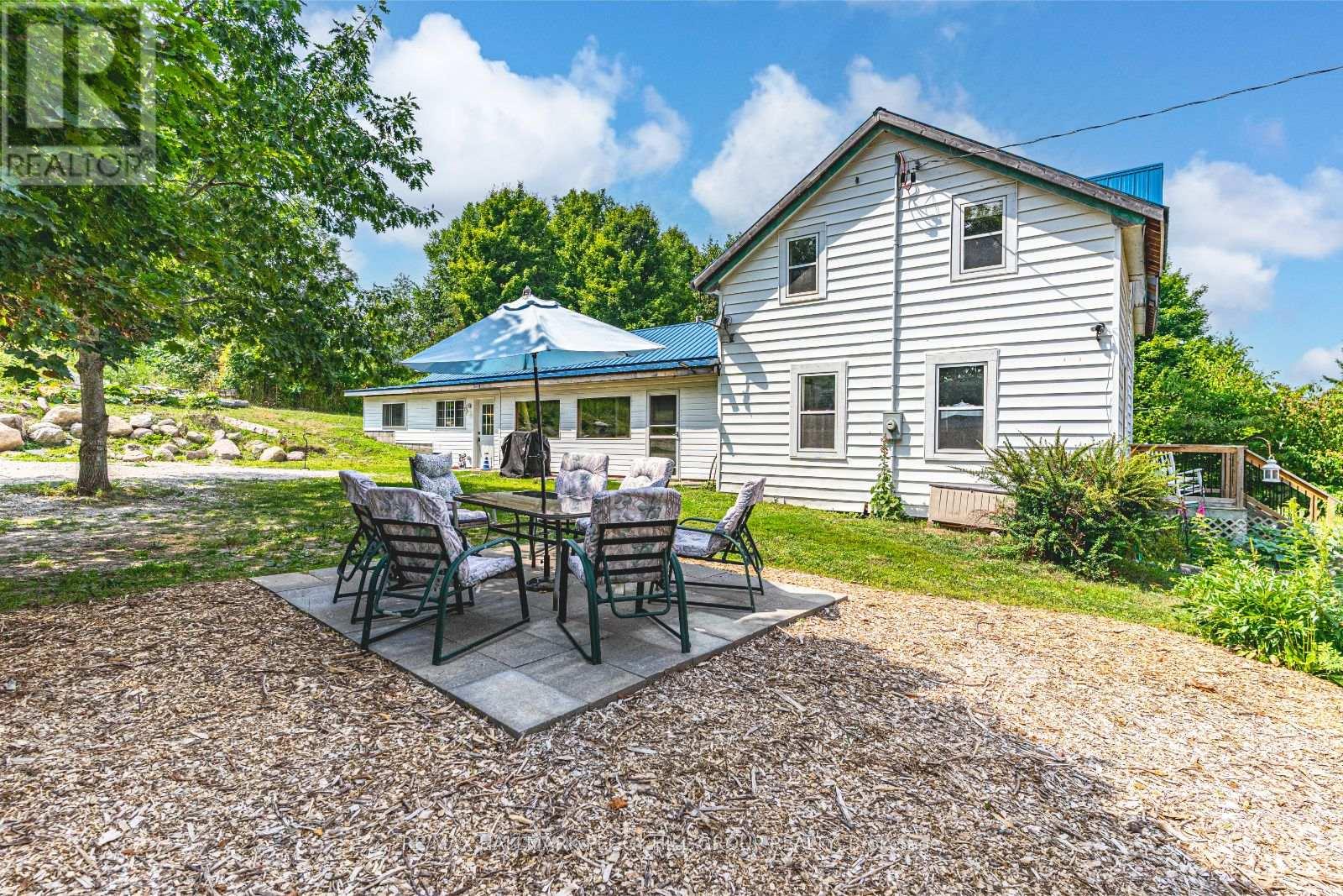 Photo 16 of 4396 Penetanguishene Road, Springwater ON
