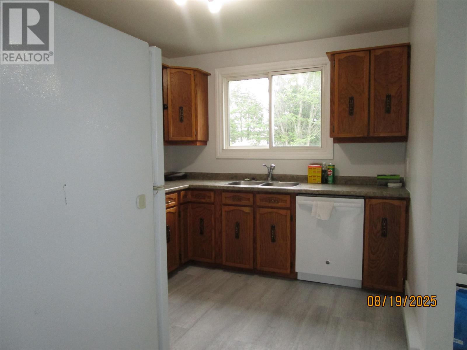 Photo 3 of 41 Princeton Dr, Sault Ste Marie ON