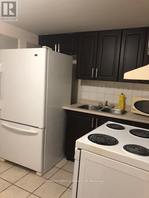 Photo 4 of Basement 30 Flavian Crescent, Brampton ON