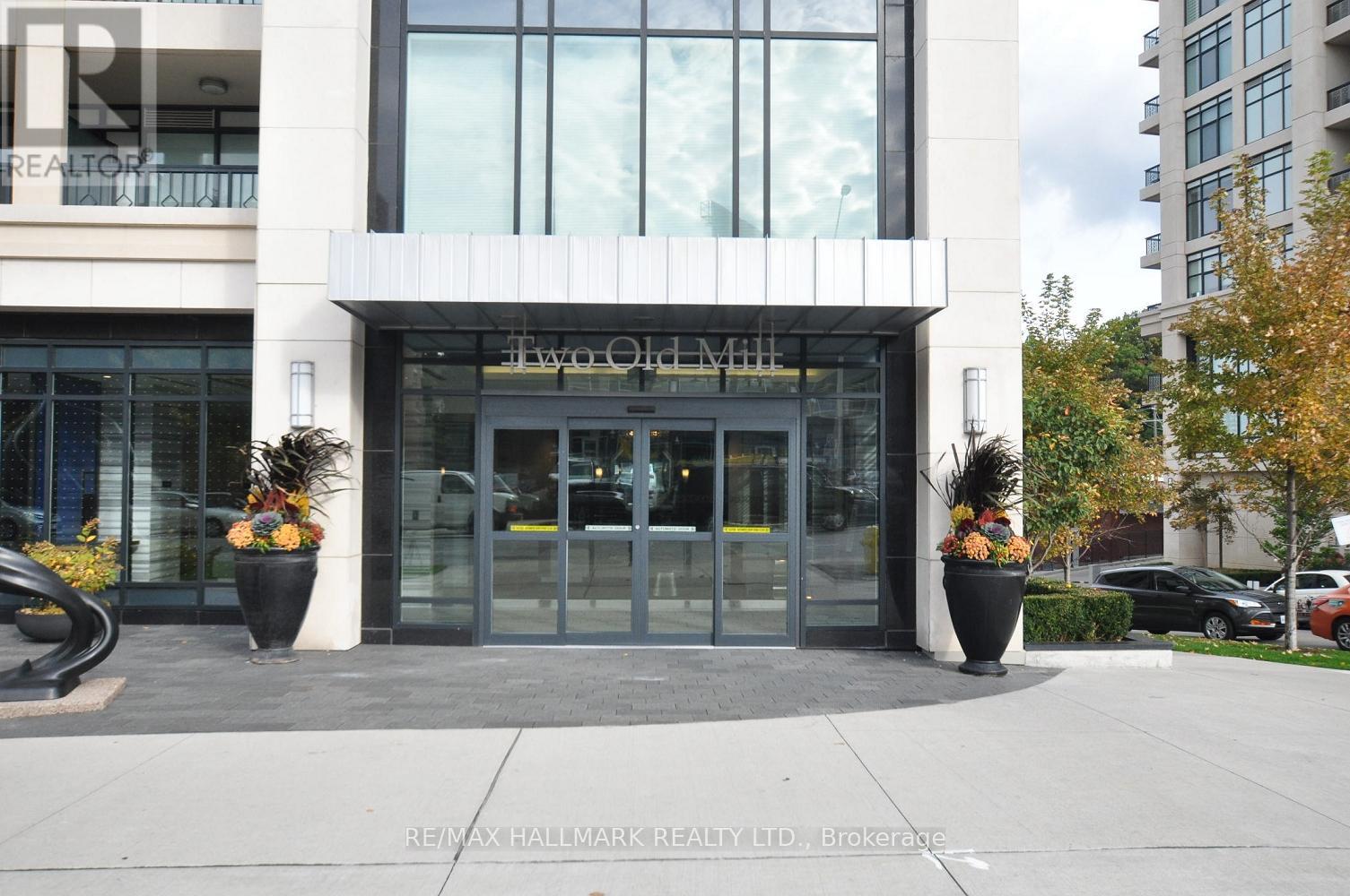 Photo 1 of 626 2 Old Mill Drive, Toronto ON