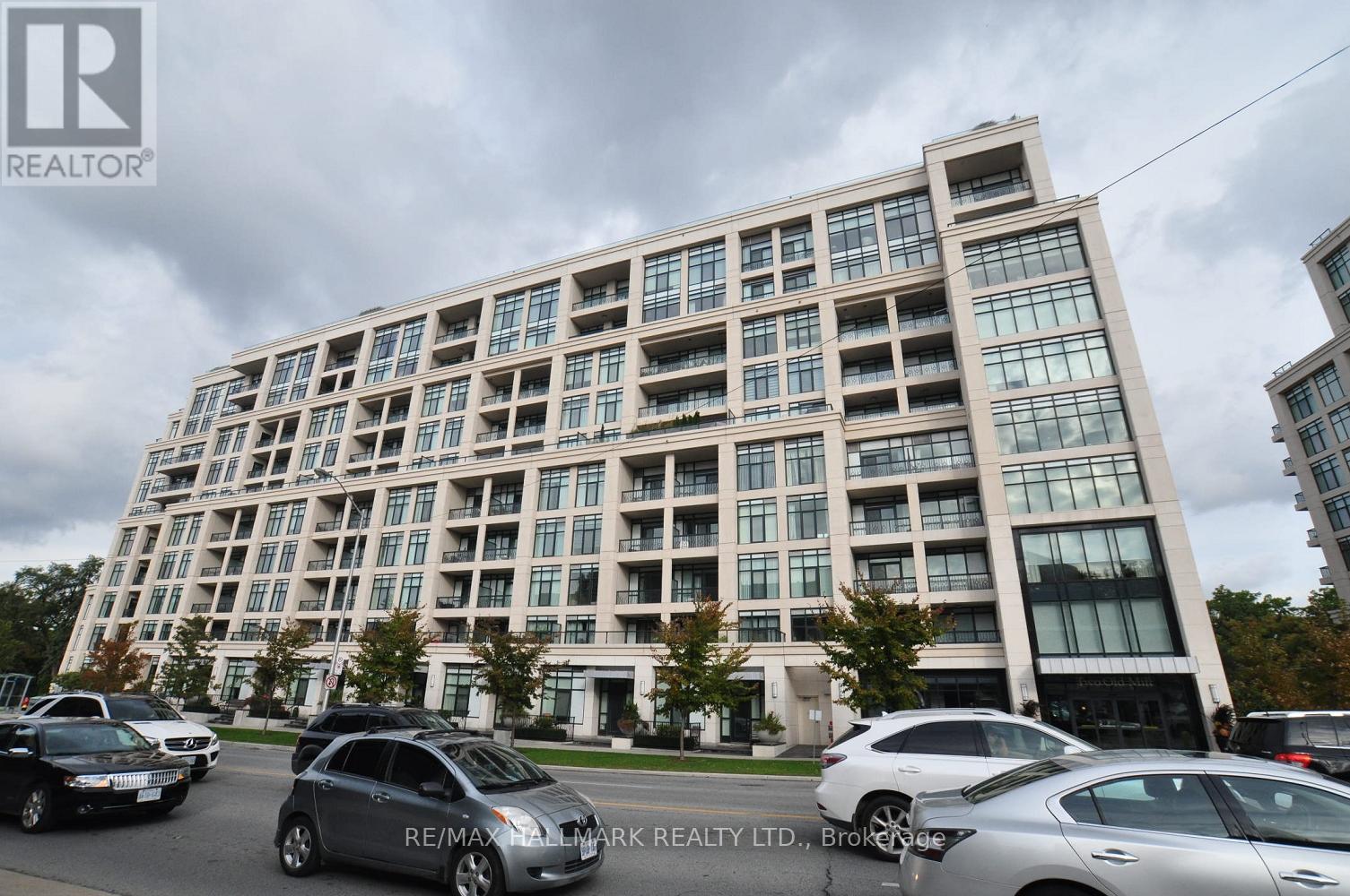 Photo 2 of 626 2 Old Mill Drive, Toronto ON
