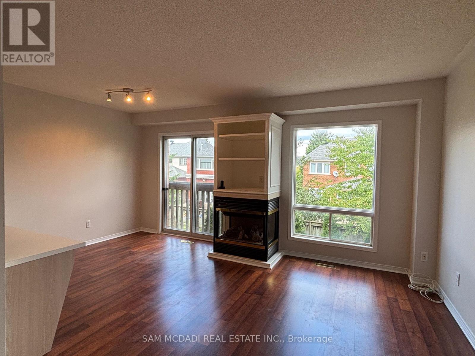 Photo 3 of 102 2945 Thomas Street, Mississauga ON