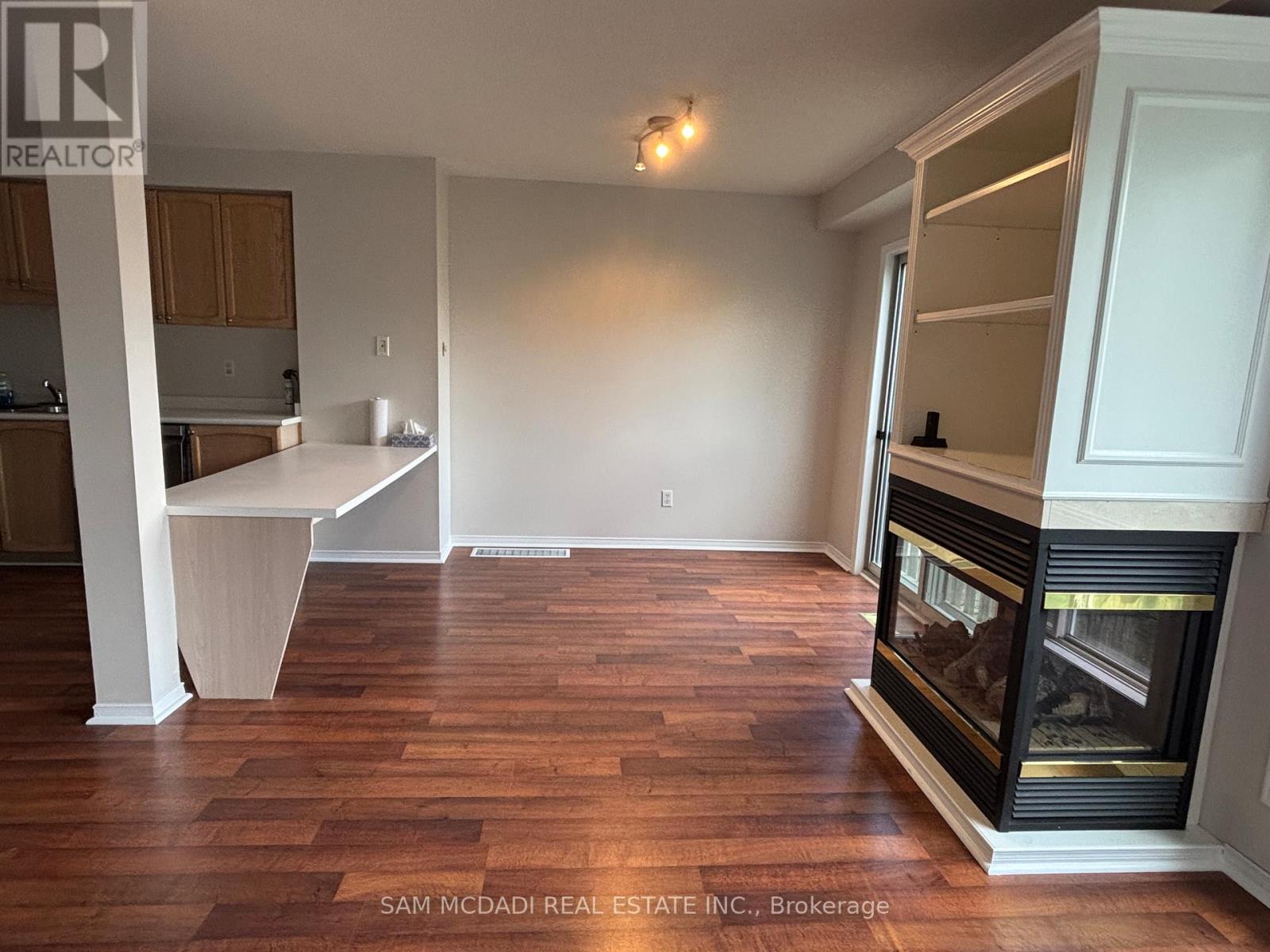Photo 4 of 102 2945 Thomas Street, Mississauga ON