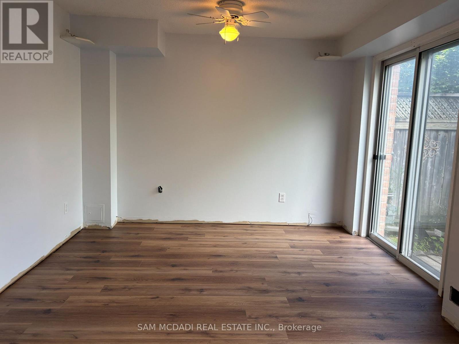 Photo 8 of 102 2945 Thomas Street, Mississauga ON