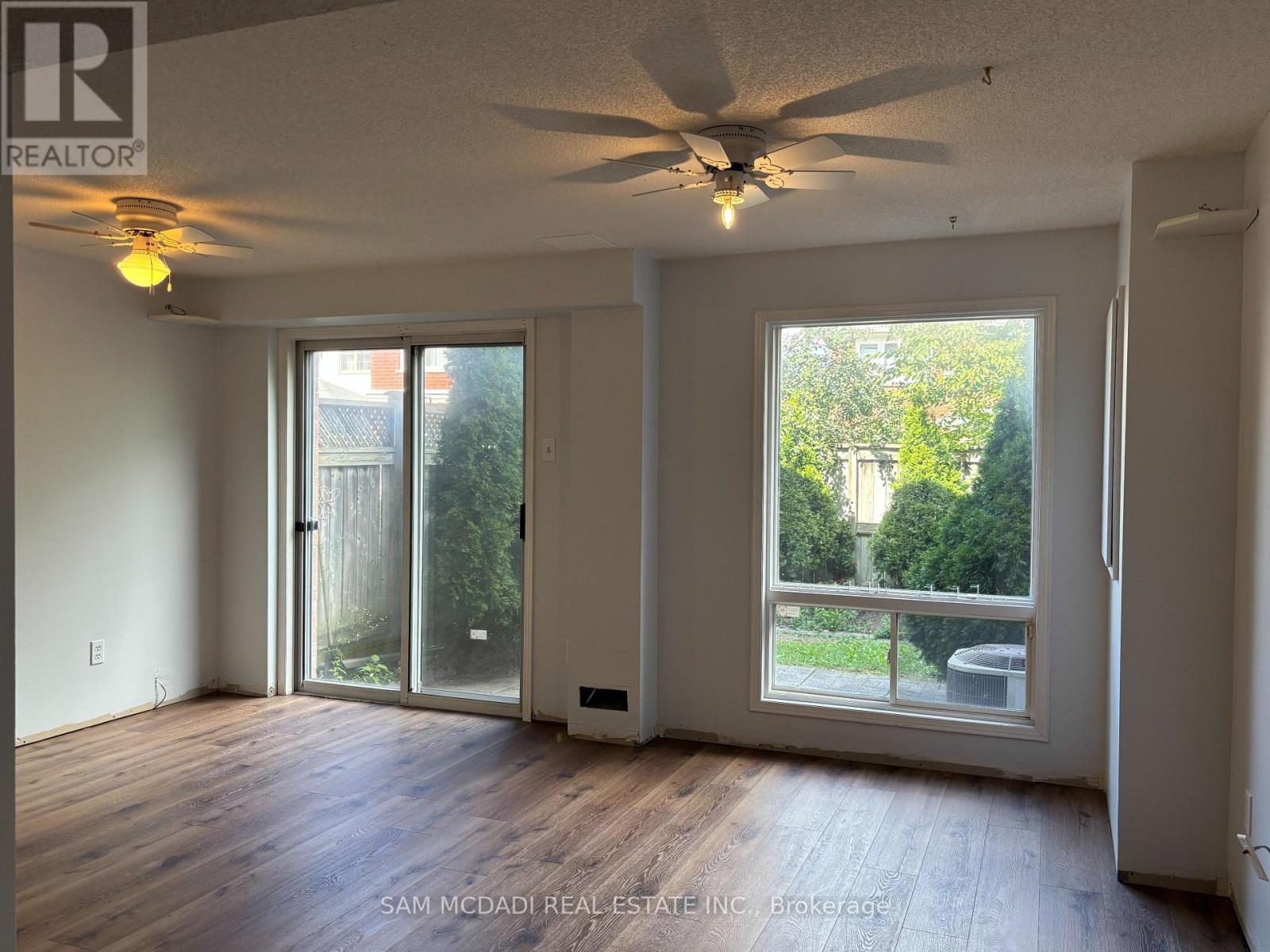 Photo 9 of 102 2945 Thomas Street, Mississauga ON