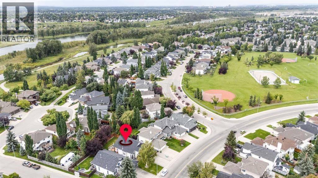 Single Family House 4 Level for Sale in  Douglas Park Boulevard SE Douglasdale/Glen Calgary 