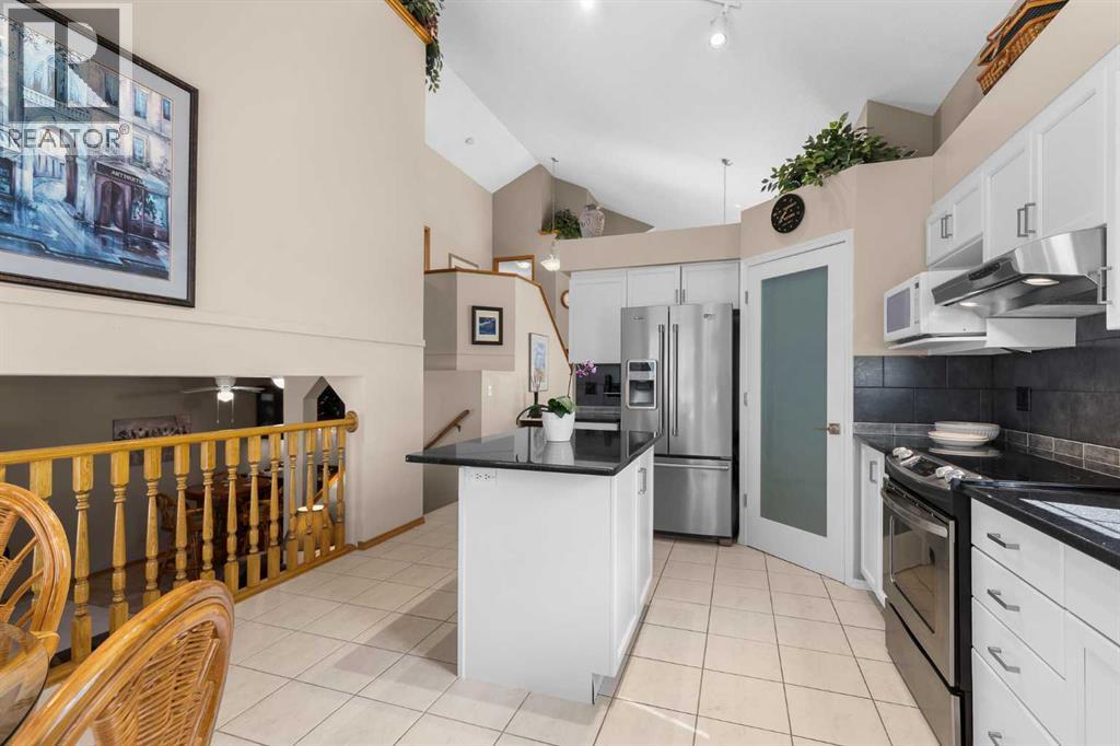 Single Family House 4 Level for Sale in  Douglas Park Boulevard SE Douglasdale/Glen Calgary 