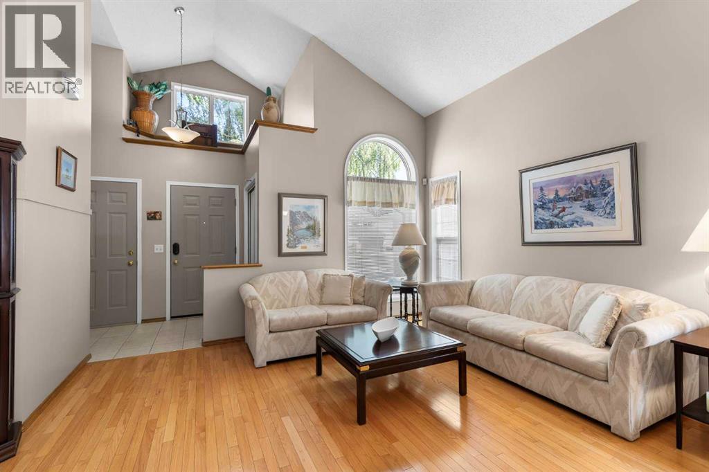 Single Family House 4 Level for Sale in  Douglas Park Boulevard SE Douglasdale/Glen Calgary 