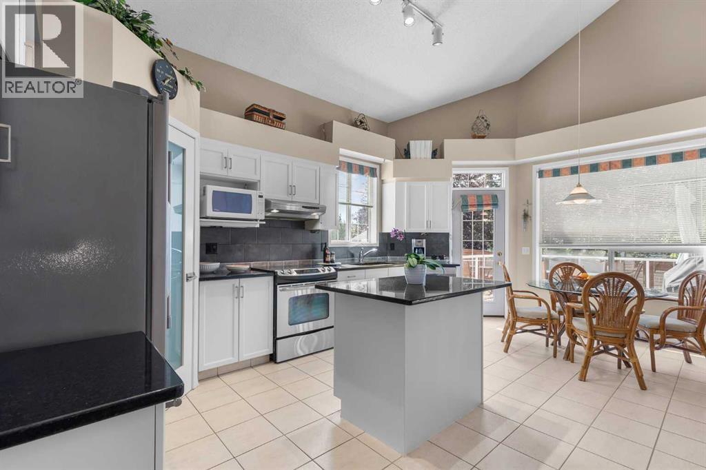 Single Family House 4 Level for Sale in  Douglas Park Boulevard SE Douglasdale/Glen Calgary 