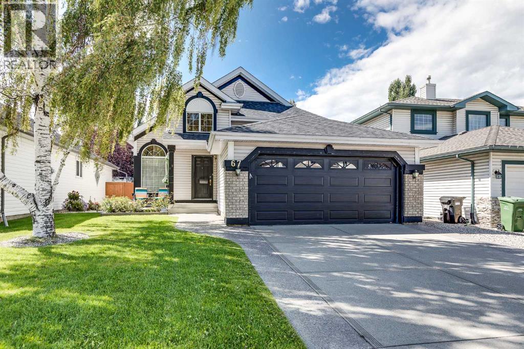 Single Family House 4 Level for Sale in  Douglas Park Boulevard SE Douglasdale/Glen Calgary 