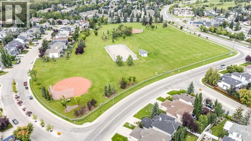 Single Family House 4 Level for Sale in  Douglas Park Boulevard SE Douglasdale/Glen Calgary 