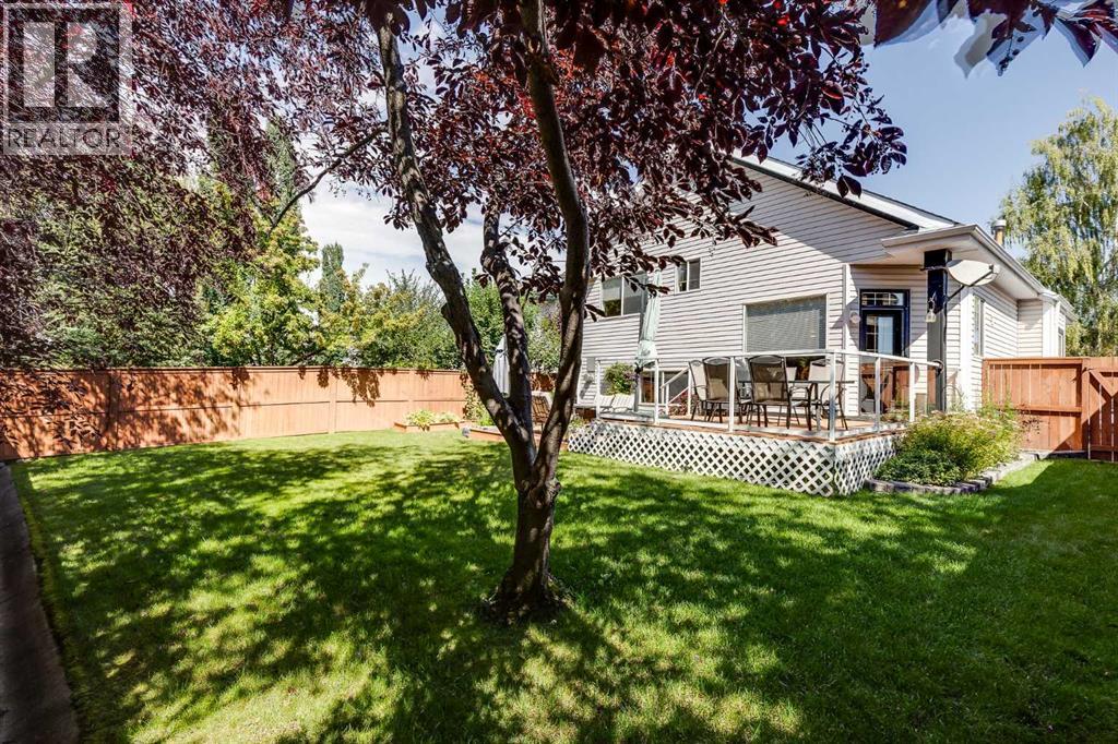 Single Family House 4 Level for Sale in  Douglas Park Boulevard SE Douglasdale/Glen Calgary 