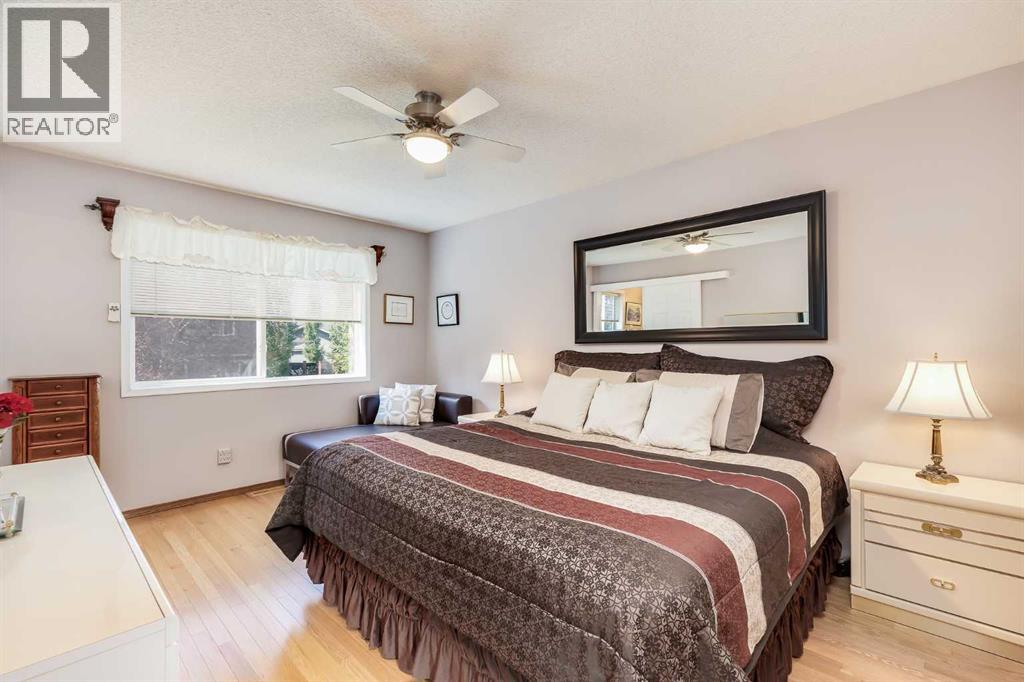 Single Family House 4 Level for Sale in  Douglas Park Boulevard SE Douglasdale/Glen Calgary 