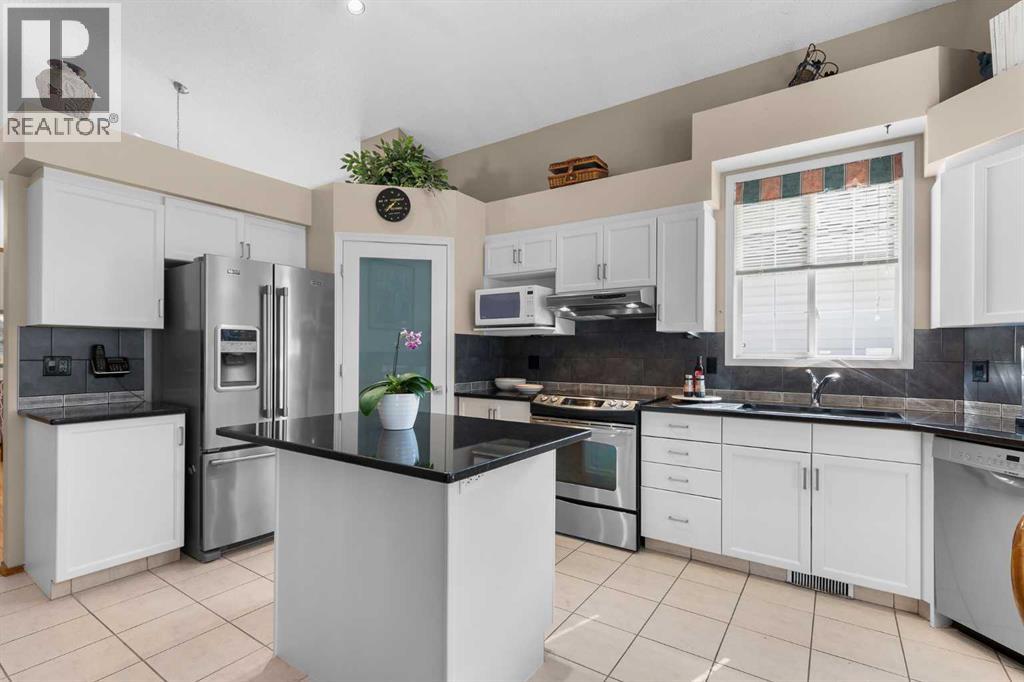 Single Family House 4 Level for Sale in  Douglas Park Boulevard SE Douglasdale/Glen Calgary 