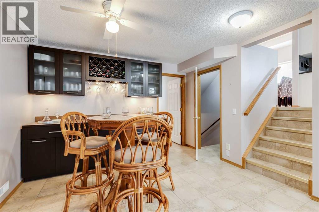 Single Family House 4 Level for Sale in  Douglas Park Boulevard SE Douglasdale/Glen Calgary 