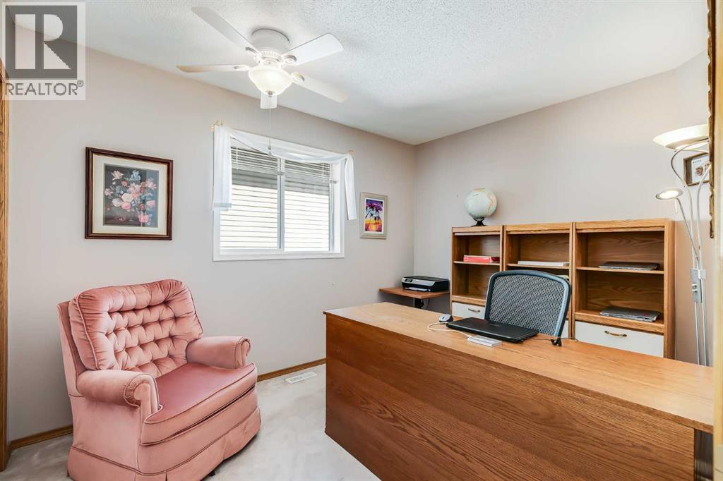 Single Family House 4 Level for Sale in  Douglas Park Boulevard SE Douglasdale/Glen Calgary 