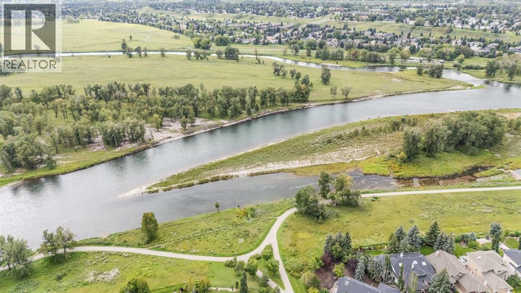 Single Family House 4 Level for Sale in  Douglas Park Boulevard SE Douglasdale/Glen Calgary 